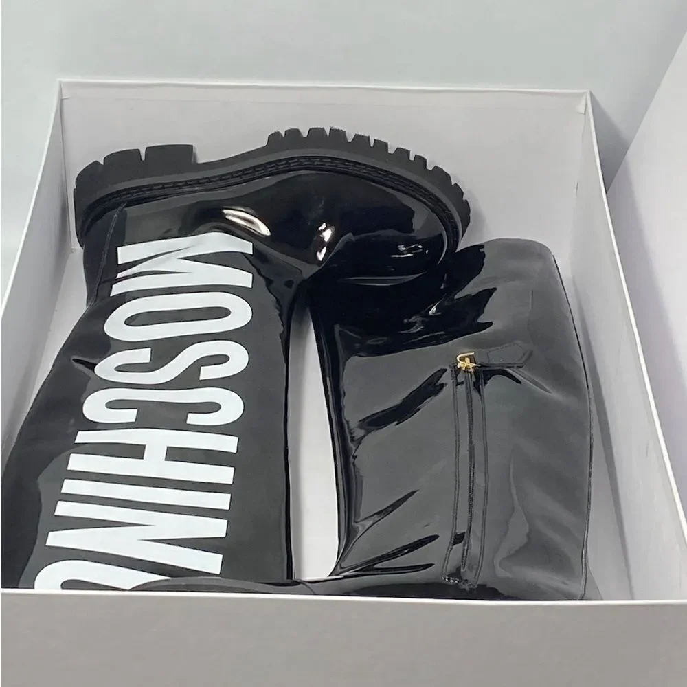 Moschino never worn